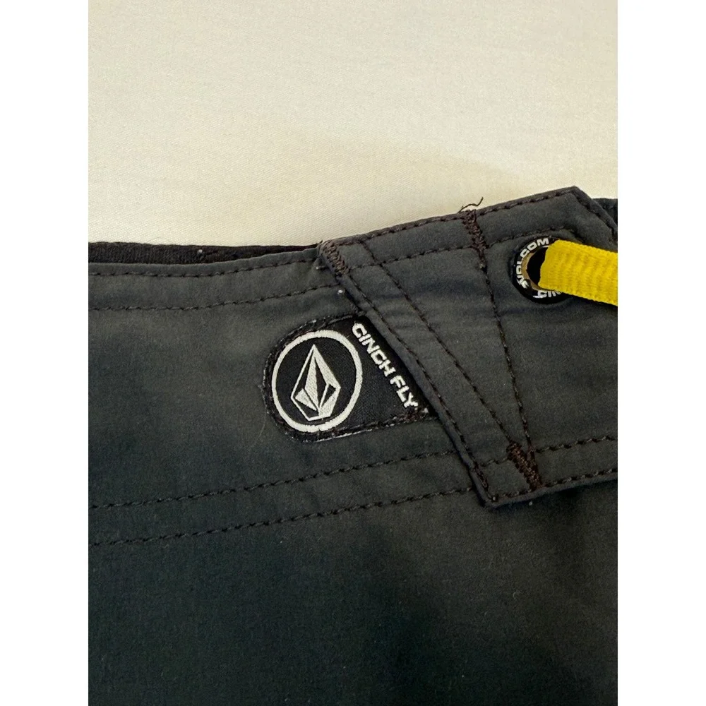 Y2K Volcom Armstrong Boardshorts Mens 34‎ Black Yellow 4-Way Stretch A0811311